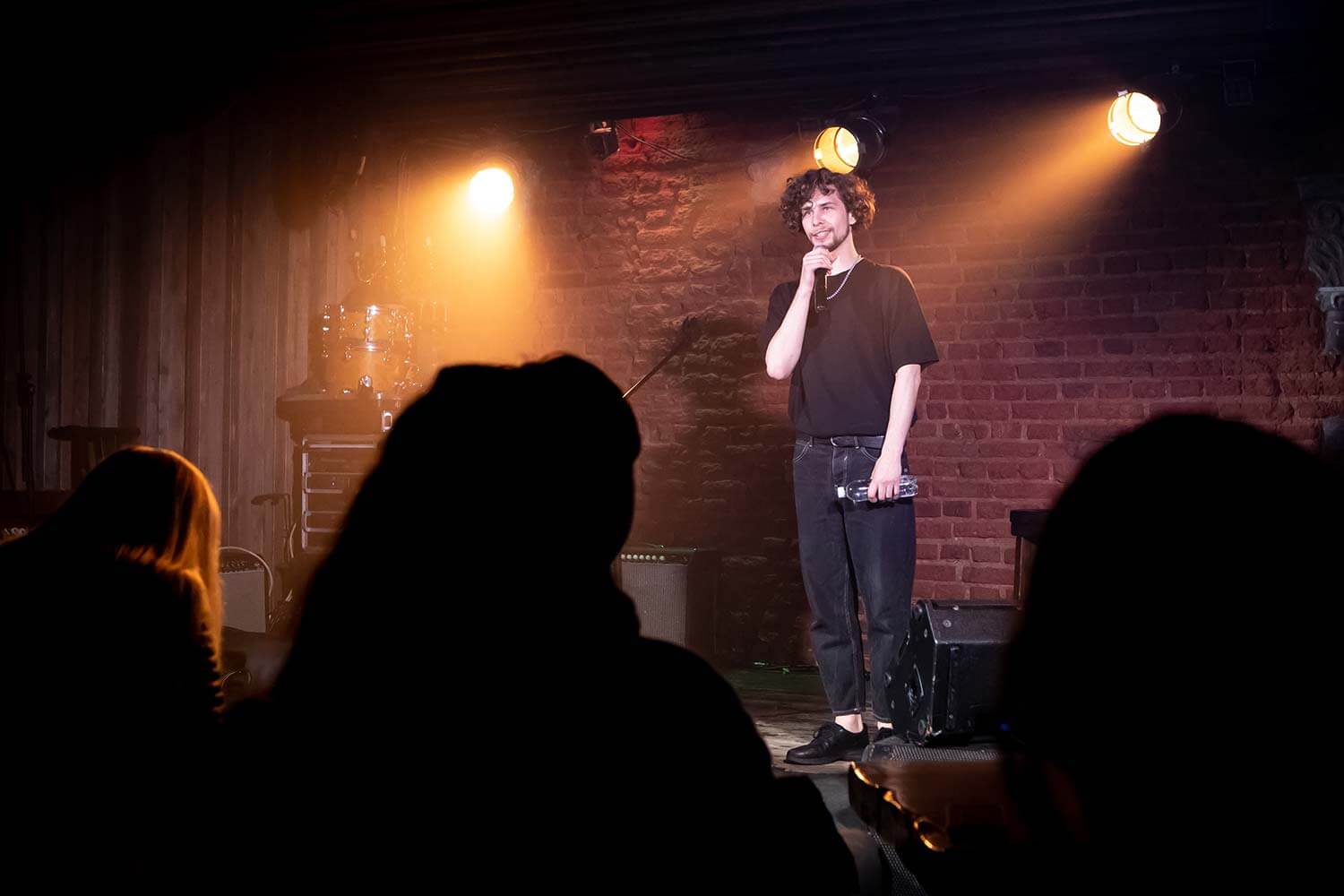 stand-up-comedian-playing-for-a-crowd Stand up comedian playing for a crowd