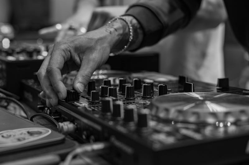 pexels-kevinbidwell-2470088