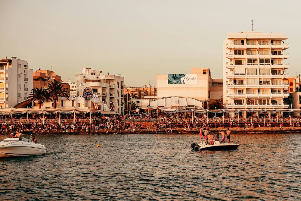 sebastian-coman-travel-r4Re271njuo-unsplash (1)